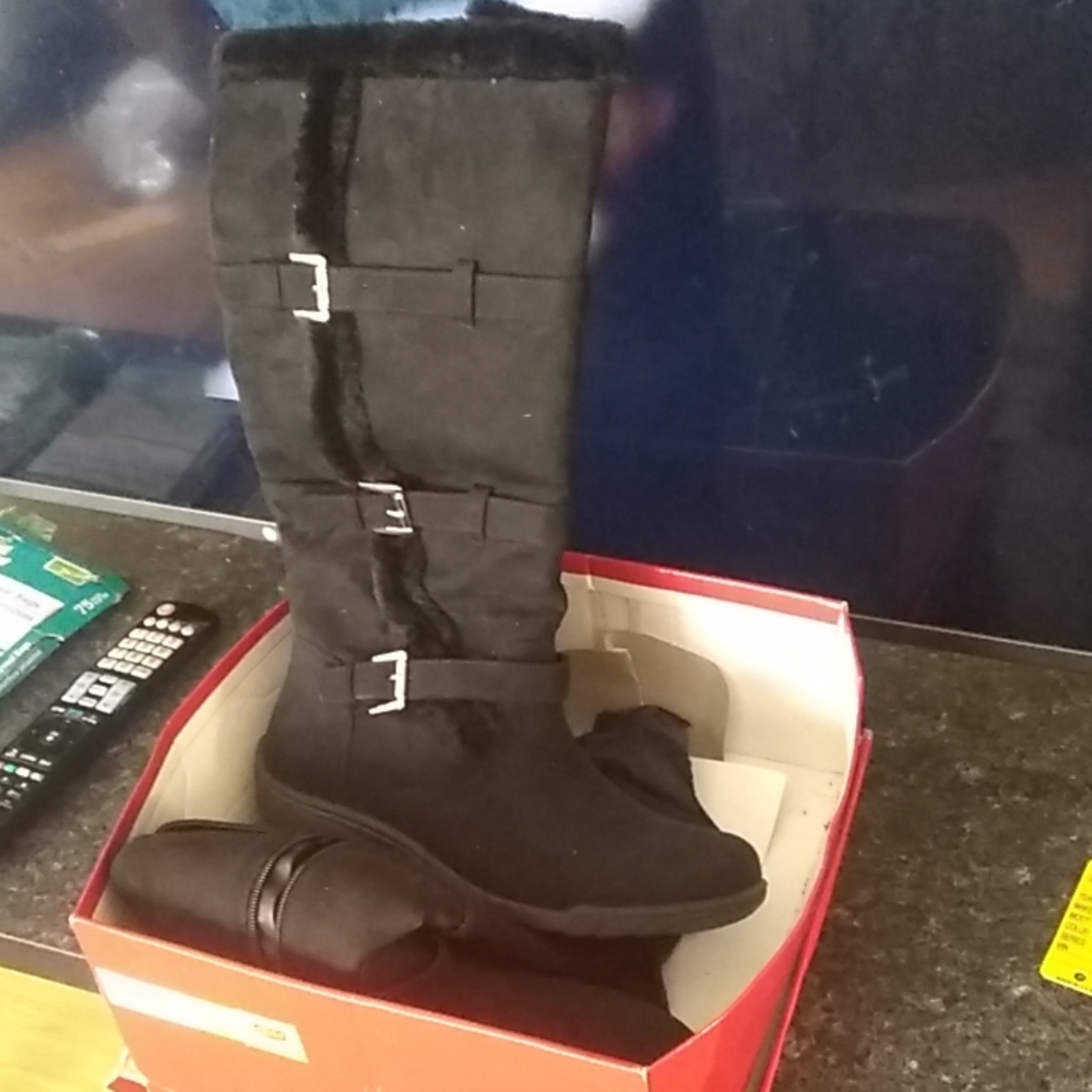 Never worn size 10M black boots